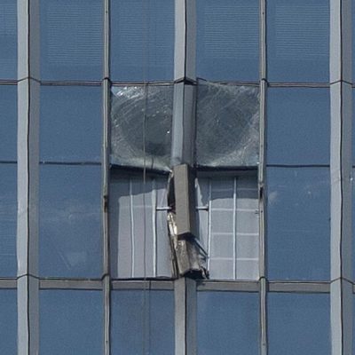 “中国尊”严格封锁 撞击痕迹远处仍清晰可见