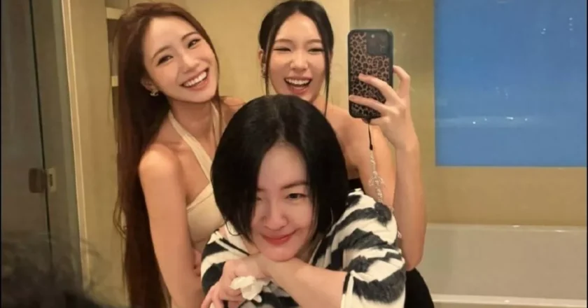 小S和老公带女儿香港度假,夫妻十指紧扣秀恩爱,两女儿妆容精致