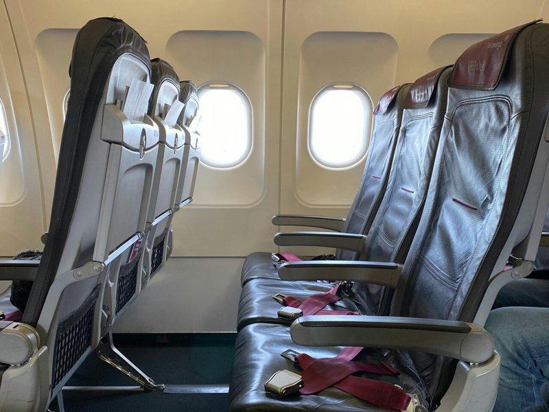 搭经济舱不代表一定坐得不舒服，包括阿联酋、卡达等航空公司的经济舱座椅都有超过30...