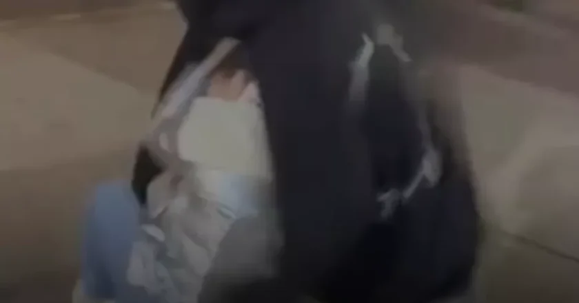 纽约街头3女孩围殴华女 最小仅12岁 现场竟无人施救