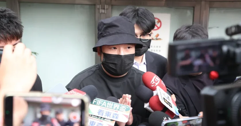 新北地院成星光大道…闪兵案开庭9艺人齐出庭 全认罪求缓刑