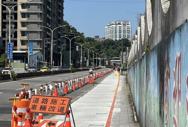 汐止2干道都将设捷运工程围篱缩减人行道 维持4线道降低冲击