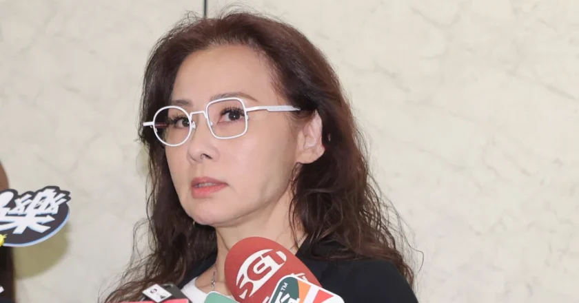 兵家绮灵堂前忆傅子纯暖举数度哽咽　失眠落泪：打开手机、电视全是他