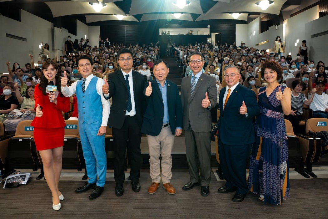 台湾集中保管结算所TISA巡回讲座台东开跑 财金大咖带路滚出小钱复利。(台湾集中... 台湾集中保管结算所TISA巡回讲座台东开跑 财金大咖带路滚出小钱复利。(台湾集中...