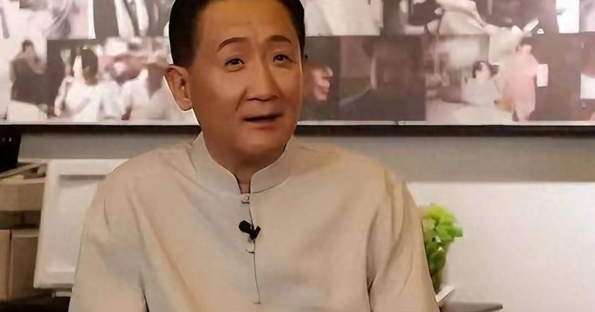 原来他是梁天儿子 出身北大世家是北大高材生 如今成父亲的骄傲