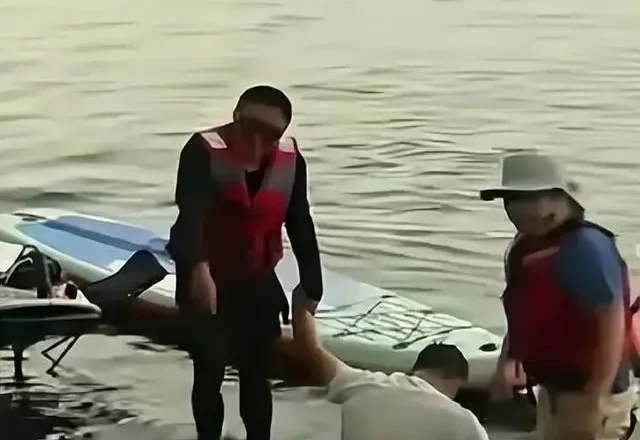 醉酒男子溺水 同伴拒绝抬人上岸:见义勇为你们来