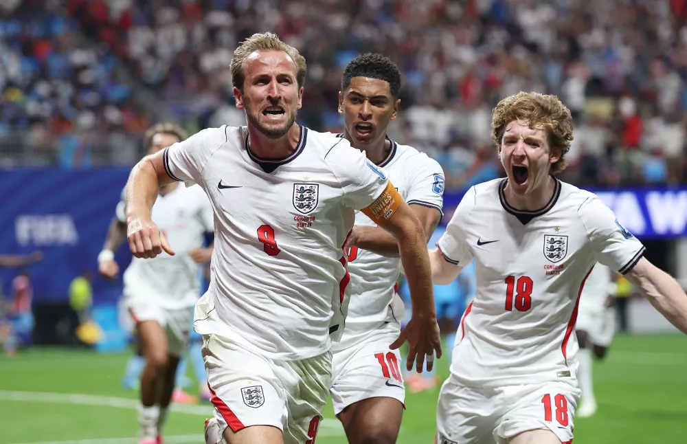 世界杯:英格兰2-1逆转民主刚果 凯恩双响创纪录