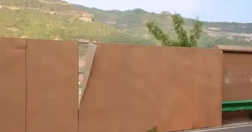 泰山景区有无权限建立刀片隔离网?兼谈我国景区管理