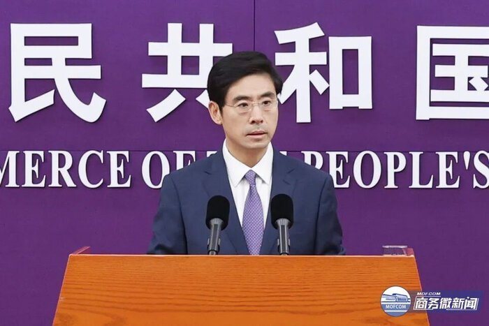 大陆商务部新闻发言人何亚东。商务微新闻 大陆商务部新闻发言人何亚东。商务微新闻