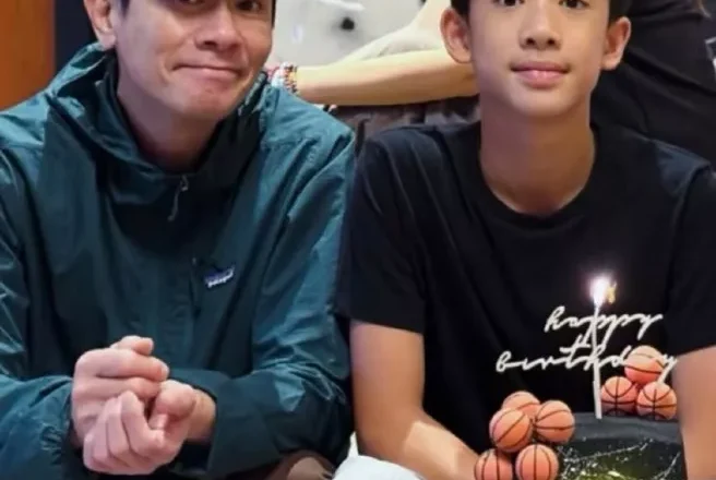 陈小春儿子13岁生日照曝光,1家6口好温馨