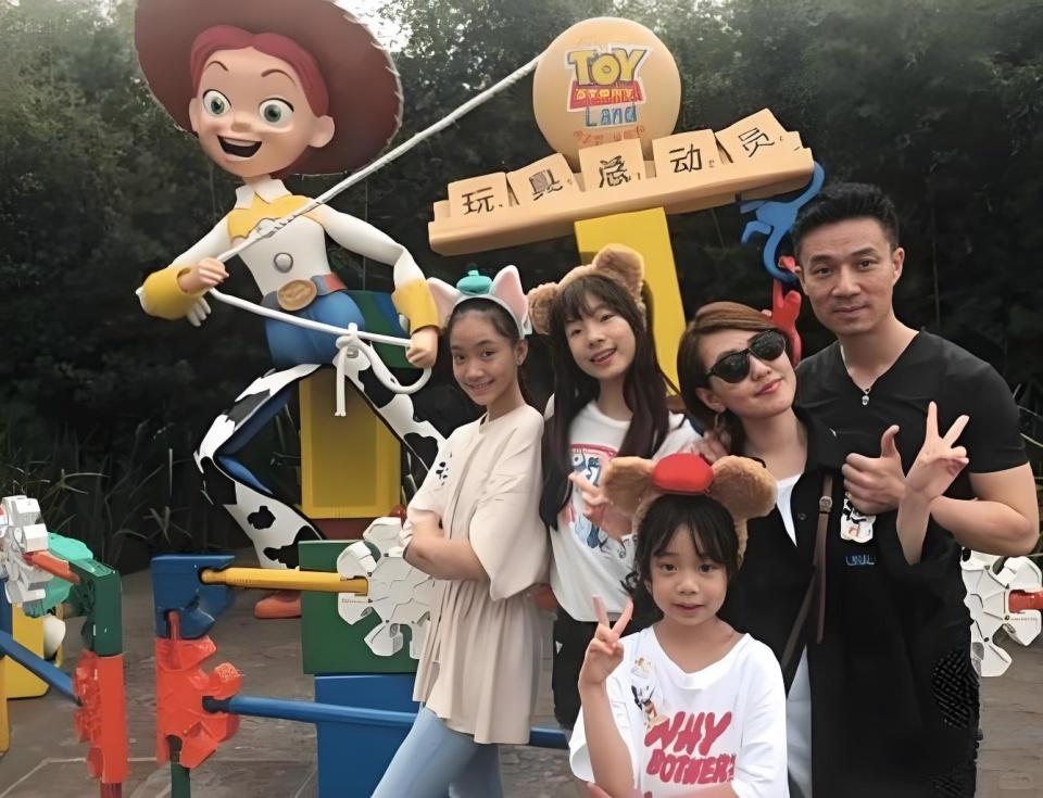 被骂了30年“抛妻弃女” 李连杰这次在女儿采访中把账算清楚了