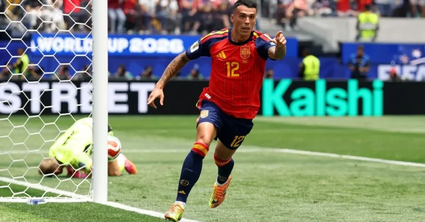 世界杯:西班牙3-0奥地利晋级16强 奥亚萨瓦尔双响