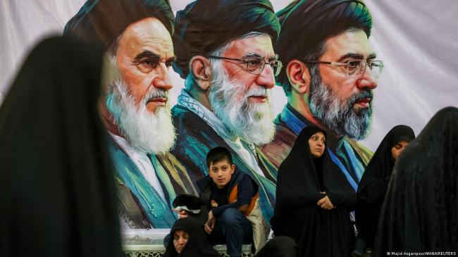 哈梅内伊葬礼 演变成一场权力展示 哈梅内伊葬礼 演变成一场权力展示