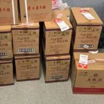 上海夫妻签收15箱茅台五粮液  快递员报警立大功