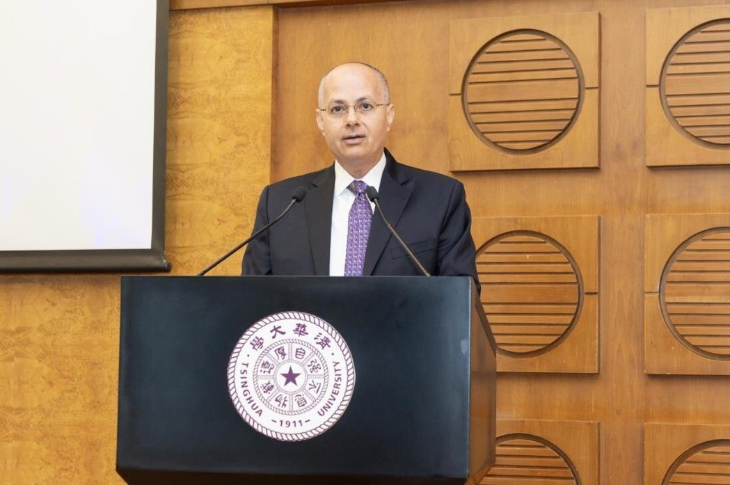 据北京清华大学网站消息,2025年诺贝尔化学奖得主、美籍约旦裔化学材料学家亚基(... 据北京清华大学网站消息,2025年诺贝尔化学奖得主、美籍约旦裔化学材料学家亚基(...