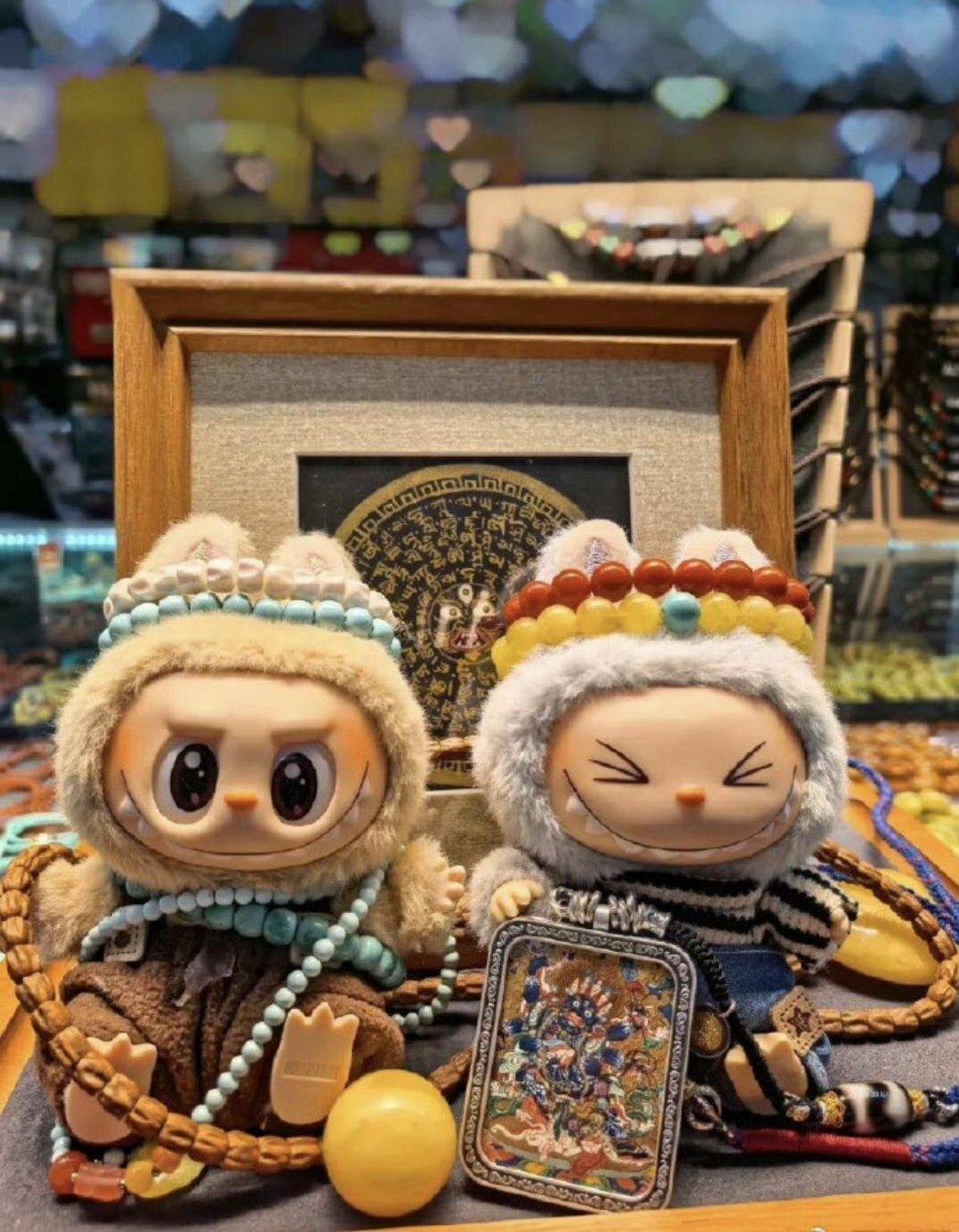 网红店铺让LABUBU公仔戴上藏式饰品,意外试出爆款,网友们在线上热抢。西藏日报... 网红店铺让LABUBU公仔戴上藏式饰品,意外试出爆款,网友们在线上热抢。西藏日报...