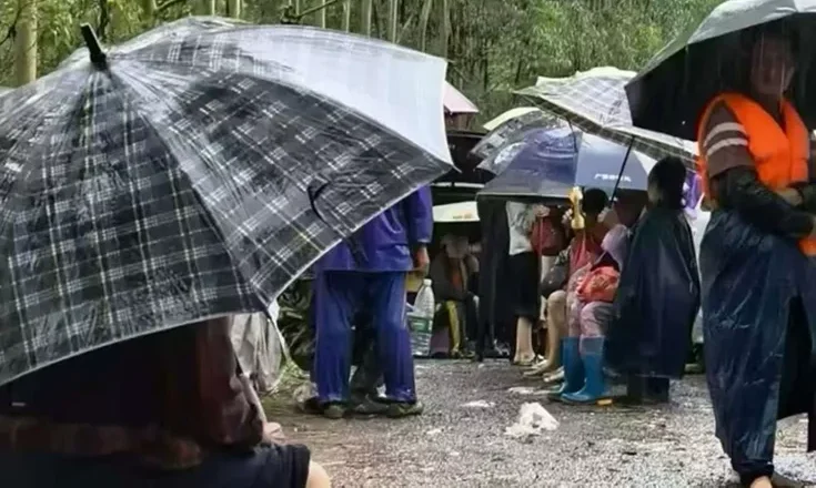 耗资4亿，六蓝水库仍溃堤，约2000人困山上30小时