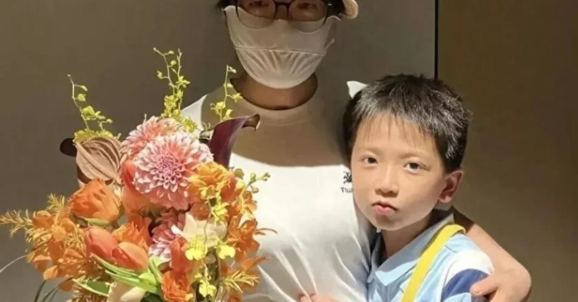 女主持烧伤毁容,离婚后收废品养家