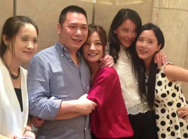 黄有龙:与赵薇结婚当生意 离异后两人仍联系 黄有龙:与赵薇结婚当生意 离异后两人仍联系