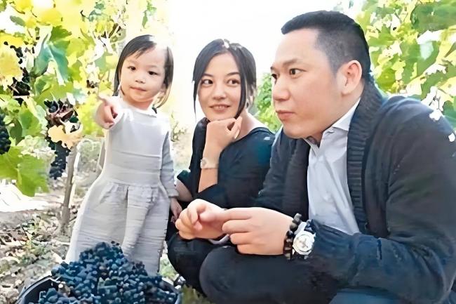 黄有龙:与赵薇结婚当生意 离异后两人仍联系 黄有龙:与赵薇结婚当生意 离异后两人仍联系