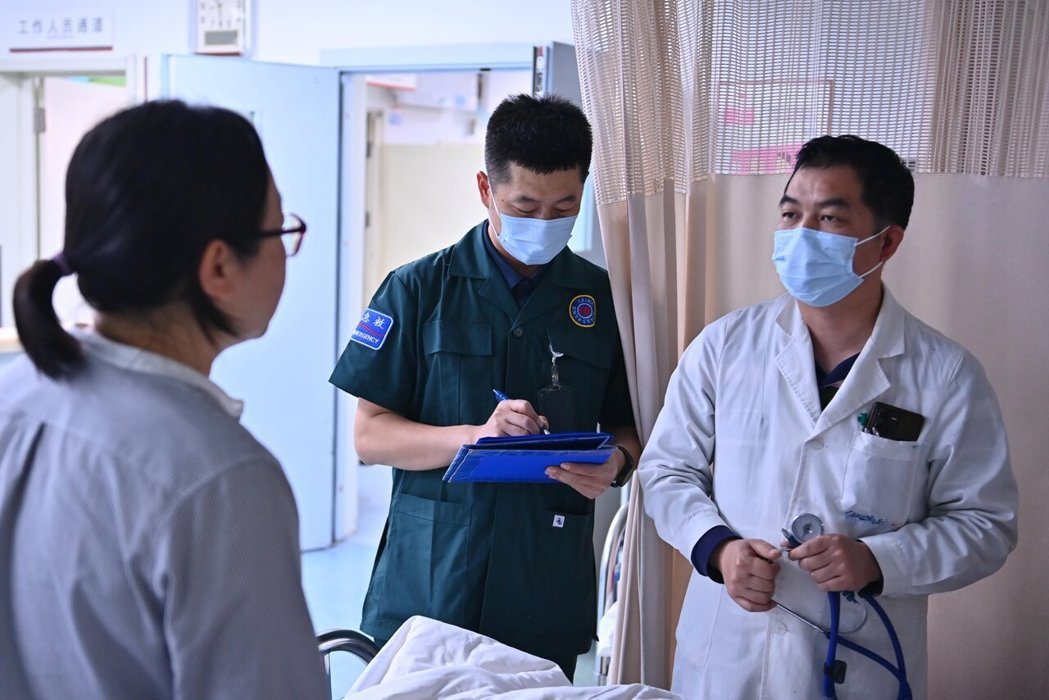 中国大陆6月新增新冠确诊7.9万例 ,呈上升趋势,为今年以来的小波峰。新华社 中国大陆6月新增新冠确诊7.9万例 ,呈上升趋势,为今年以来的小波峰。新华社