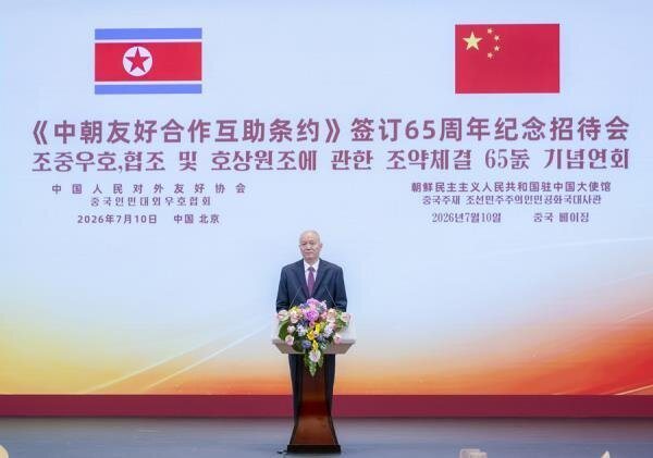 2026年7月10日,中共中央政治局常委蔡奇在北京同率领朝鲜党政代表团访华的朝鲜... 2026年7月10日,中共中央政治局常委蔡奇在北京同率领朝鲜党政代表团访华的朝鲜...