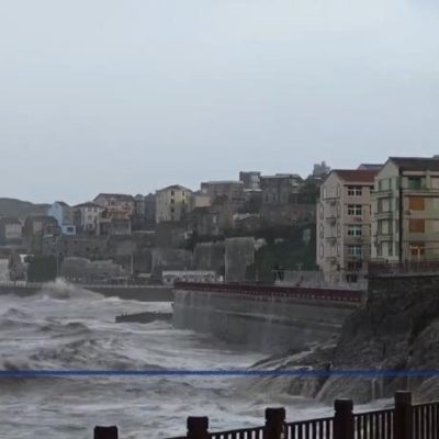 巴威台风逼近 大陆发布今年首个暴雨红色预警