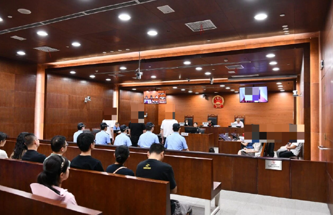 成都火锅店回收口水油给客人食用 5人全被判刑