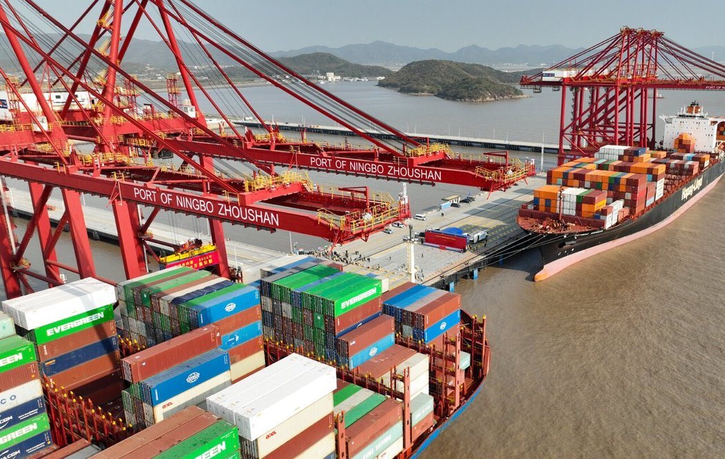 大陆海关总署14日公布数据显示,按美元计,大陆6月出口年增27%,上半年出口年增... 大陆海关总署14日公布数据显示,按美元计,大陆6月出口年增27%,上半年出口年增...