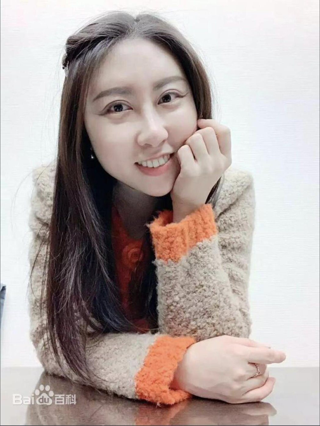 贾平凹之女贾浅浅被西北大学撤销硕士学位、撤销教师资格。图/取自百度百科 贾平凹之女贾浅浅被西北大学撤销硕士学位、撤销教师资格。图/取自百度百科