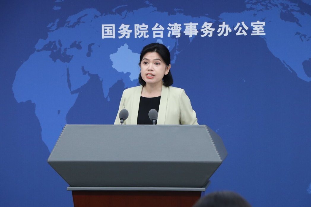 台湾商业总会理事长许舒博日前称,已向台湾民航局申请两岸中秋包机,优先考虑昆明、西... 台湾商业总会理事长许舒博日前称,已向台湾民航局申请两岸中秋包机,优先考虑昆明、西...