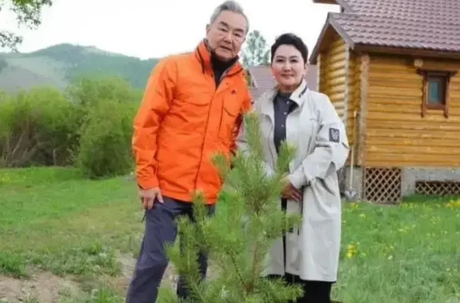 外蒙古牛羊多吃一口草,华北人民就多吃一口沙?