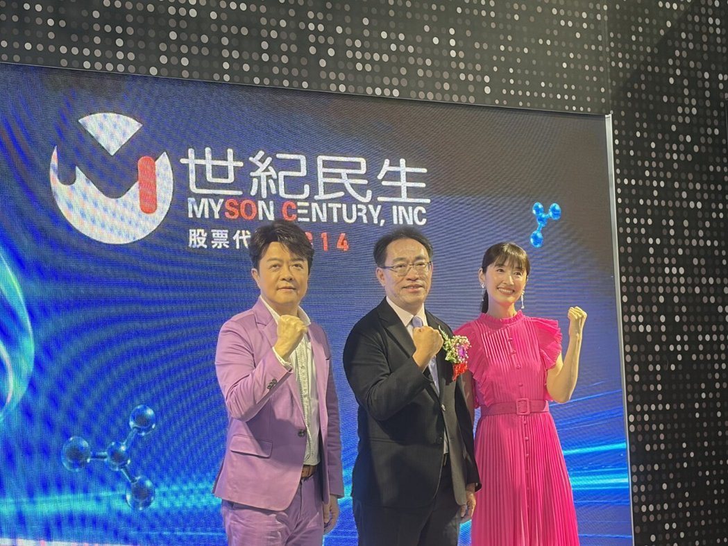 台积电今天举行第二季法说会,由董事长魏哲家(中)主持。台积电今天也公布2026... 台积电今天举行第二季法说会,由董事长魏哲家(中)主持。台积电今天也公布2026...