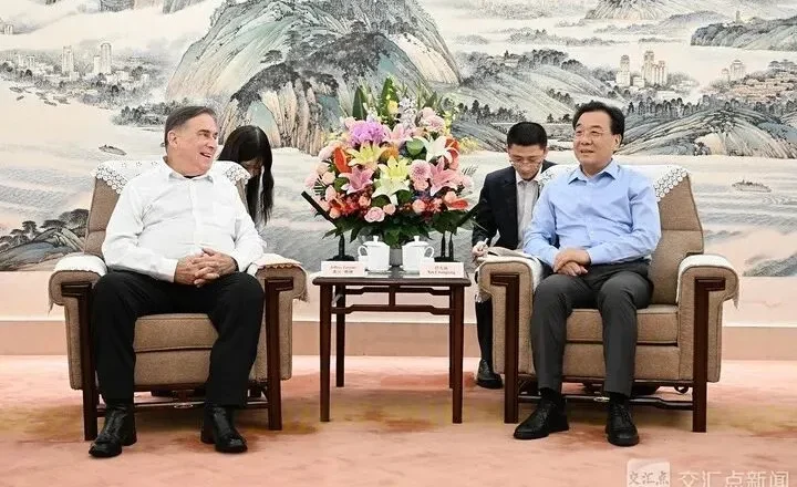 江苏省委书记会见美国飞虎队老兵后代代表团