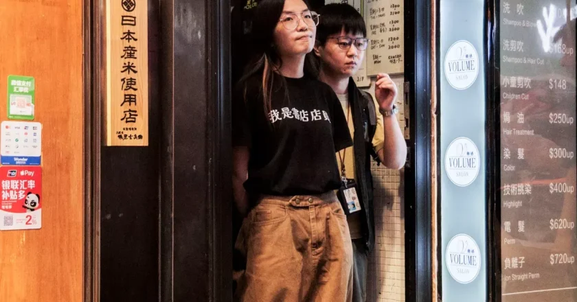 香港书展首日，两家独立书店遭搜查
