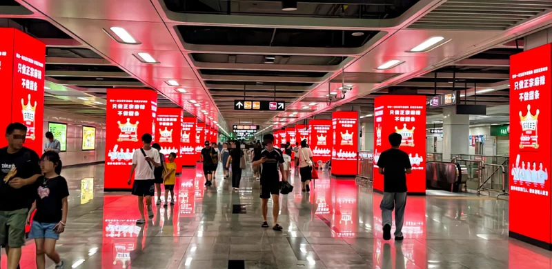 “辣眼睛”地铁广告惹众怒 比椰树还炸裂 “辣眼睛”地铁广告惹众怒 比椰树还炸裂