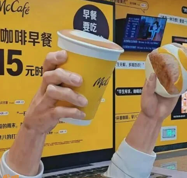 “辣眼睛”地铁广告惹众怒 比椰树还炸裂 “辣眼睛”地铁广告惹众怒 比椰树还炸裂