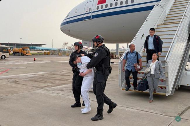 两中企高管撕票案 中国主犯逃美后被遣返北京 两中企高管撕票案 中国主犯逃美后被遣返北京