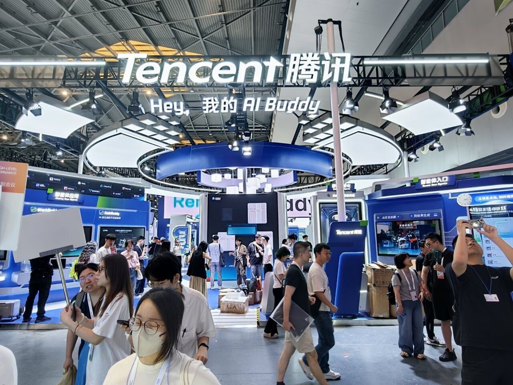 腾讯云将大规模采用大陆国产晶片,Q4上线NPO超级节点。图为腾讯在世界人工智能大... 腾讯云将大规模采用大陆国产晶片,Q4上线NPO超级节点。图为腾讯在世界人工智能大...