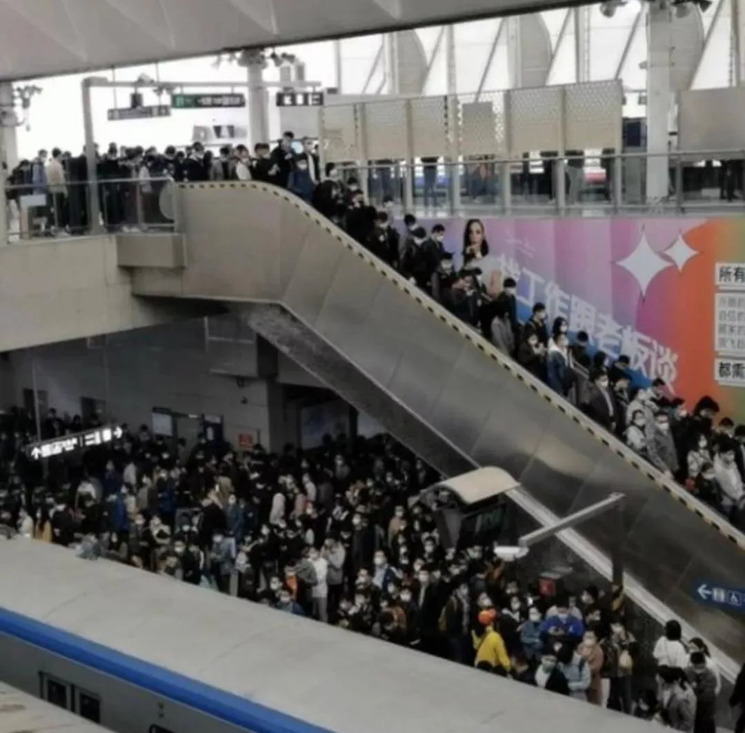 北京地铁为何突然不挤了?背后是什么在改变