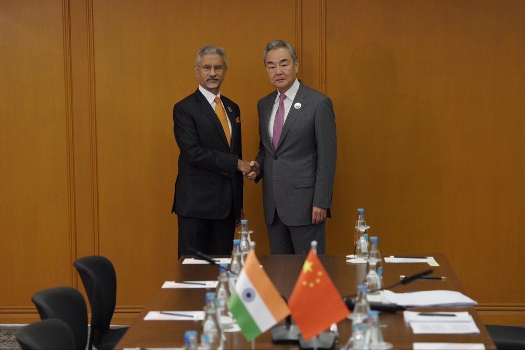 印度外交部长苏杰生(S. Jaishankar)与大陆外长王毅22日在马尼拉举行... 印度外交部长苏杰生(S. Jaishankar)与大陆外长王毅22日在马尼拉举行...