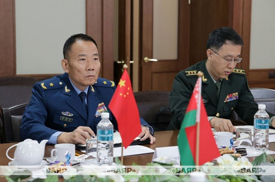 共军代表团正在白俄罗斯访问,涉及应对网路攻击指挥系统的措施。(图/取自白俄罗斯国... 共军代表团正在白俄罗斯访问,涉及应对网路攻击指挥系统的措施。(图/取自白俄罗斯国...