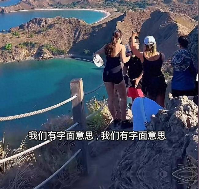 400万次观看 中国游客乱丢垃圾被老外泼水问候 400万次观看 中国游客乱丢垃圾被老外泼水问候