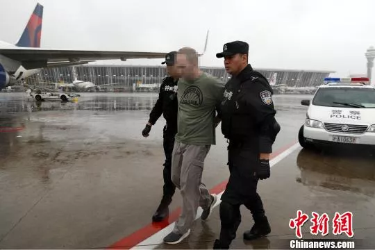 为习访美铺路,中国向美方移交“万人迷外教” 为习访美铺路,中国向美方移交“万人迷外教”