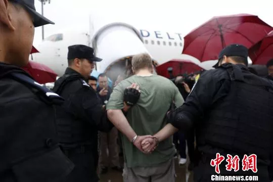 为习访美铺路,中国向美方移交“万人迷外教” 为习访美铺路,中国向美方移交“万人迷外教”