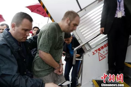 为习访美铺路,中国向美方移交“万人迷外教” 为习访美铺路,中国向美方移交“万人迷外教”