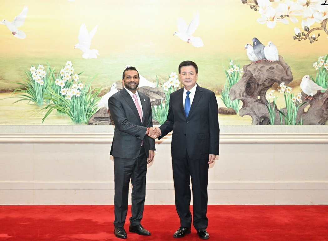 大陆国务院国务委员、公安部长王小洪24日在北京会见美国联邦调查局局长帕特尔。 ... 大陆国务院国务委员、公安部长王小洪24日在北京会见美国联邦调查局局长帕特尔。 ...