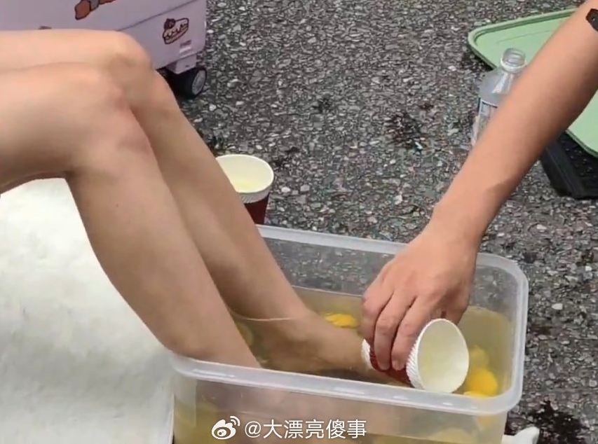 ▲▼單杯238元 陸漫展賣洗腳水。（圖／翻攝自微博）