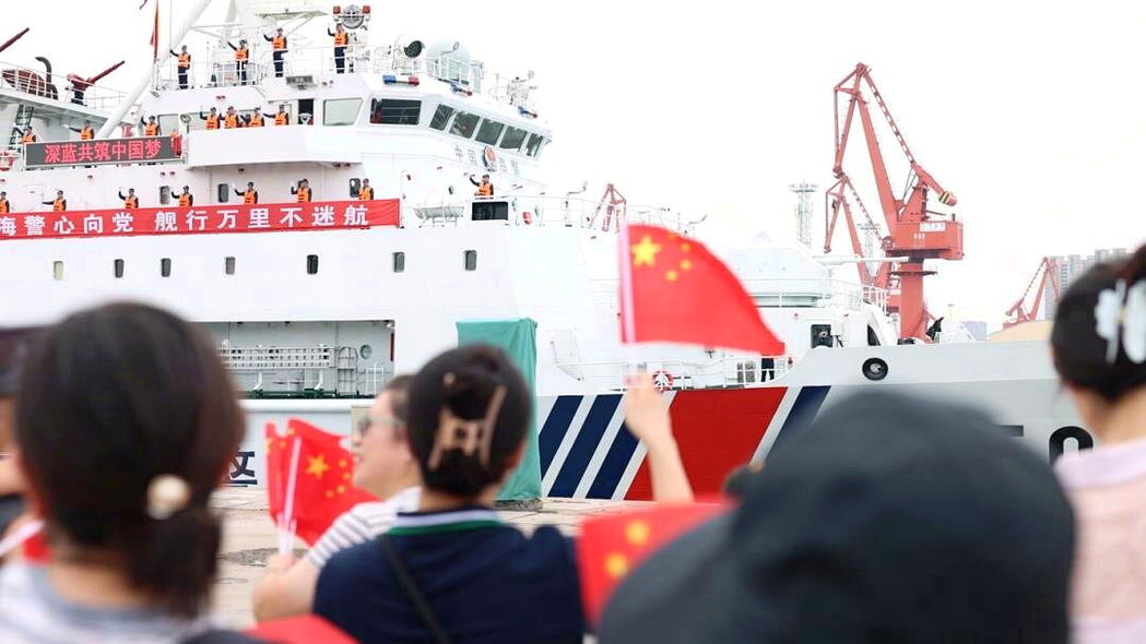 中国海警舰艇编队7月27日由青岛起航,赴北太平洋执行为期45天的公海渔业执法巡航... 中国海警舰艇编队7月27日由青岛起航,赴北太平洋执行为期45天的公海渔业执法巡航...