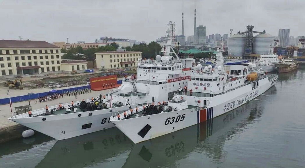 中国海警此次由长山舰和五虎舰组成的舰艇编队,肩负赴北太平洋公海展开渔业执法巡航任... 中国海警此次由长山舰和五虎舰组成的舰艇编队,肩负赴北太平洋公海展开渔业执法巡航任...